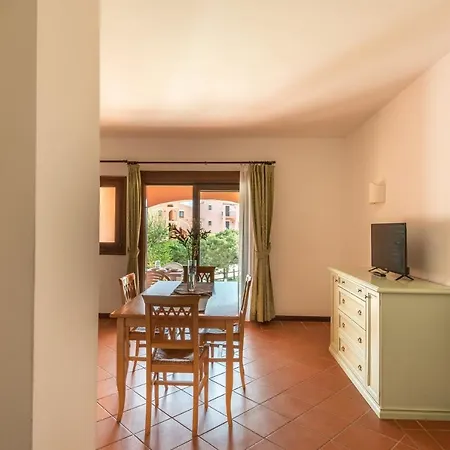 Διαμέρισμα Charming Small Bella No2081 *