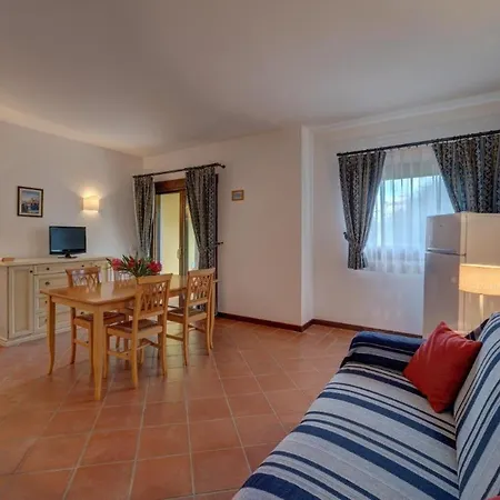 Charming Small Bella No2081 * Punta de su Torrione